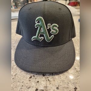 Oakland A's New Era Fitted Hat - Size 7 3/8